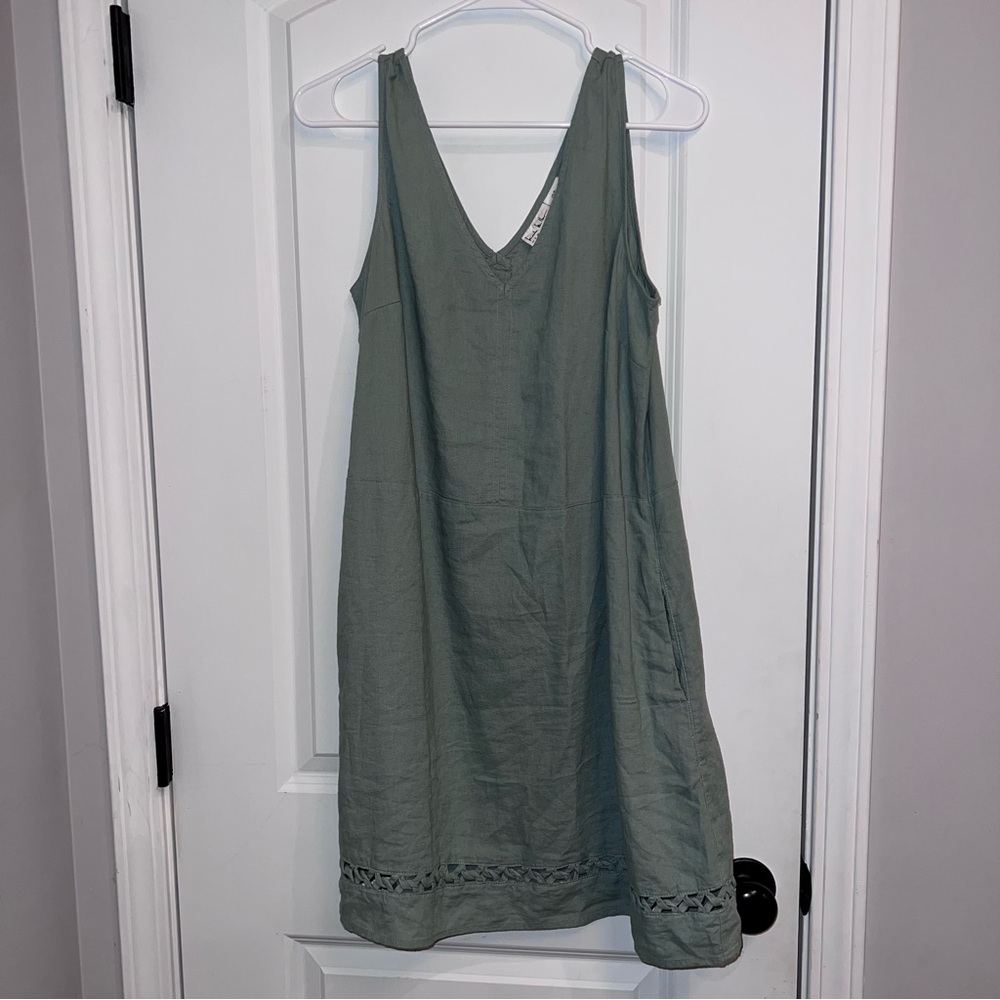 Nicole Miller M Green Linen Rayon Shift Dress Sleeveless Strappy V-Neck